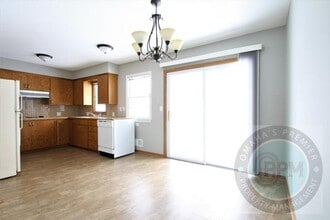 8605 Pratt St in Omaha, NE - Building Photo - Building Photo