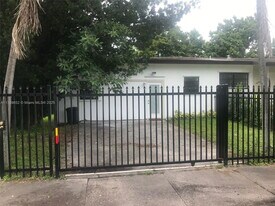 4295 SW 9th Terrace in Miami, FL - Building Photo