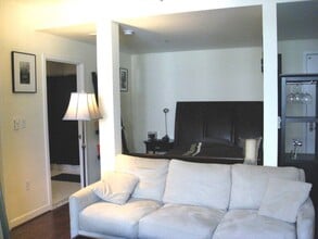 260 King St, Unit Junior Bedroom in San Francisco, CA - Building Photo - Building Photo