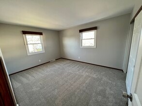 1329 Fleetfoot Dr in Waukesha, WI - Building Photo - Building Photo