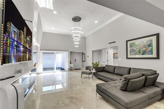 5601 White Cedar Ln in Tamarac, FL - Foto de edificio - Building Photo