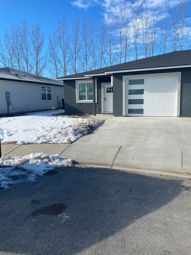4028 Quinn Dr NE in Moses Lake, WA - Building Photo - Building Photo