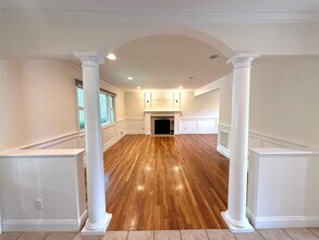 6 Cove Ln in Port Washington, NY - Building Photo - Building Photo