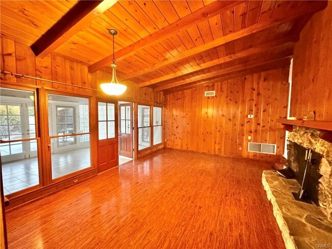 15909 Vincennes St in Los Angeles, CA - Building Photo - Building Photo