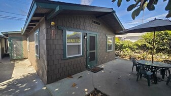 77 S Parkwood Ave in Pasadena, CA - Building Photo