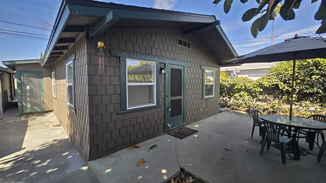 property at 77 S Parkwood Ave