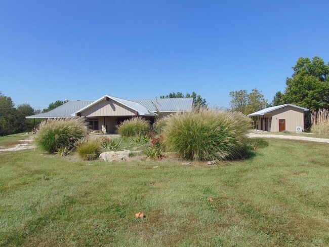 741 MO-124 in Fayette, MO - Building Photo - Building Photo