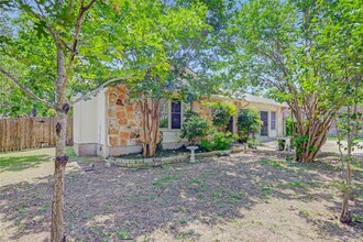 2001 Lear Ln in Austin, TX - Building Photo - Building Photo