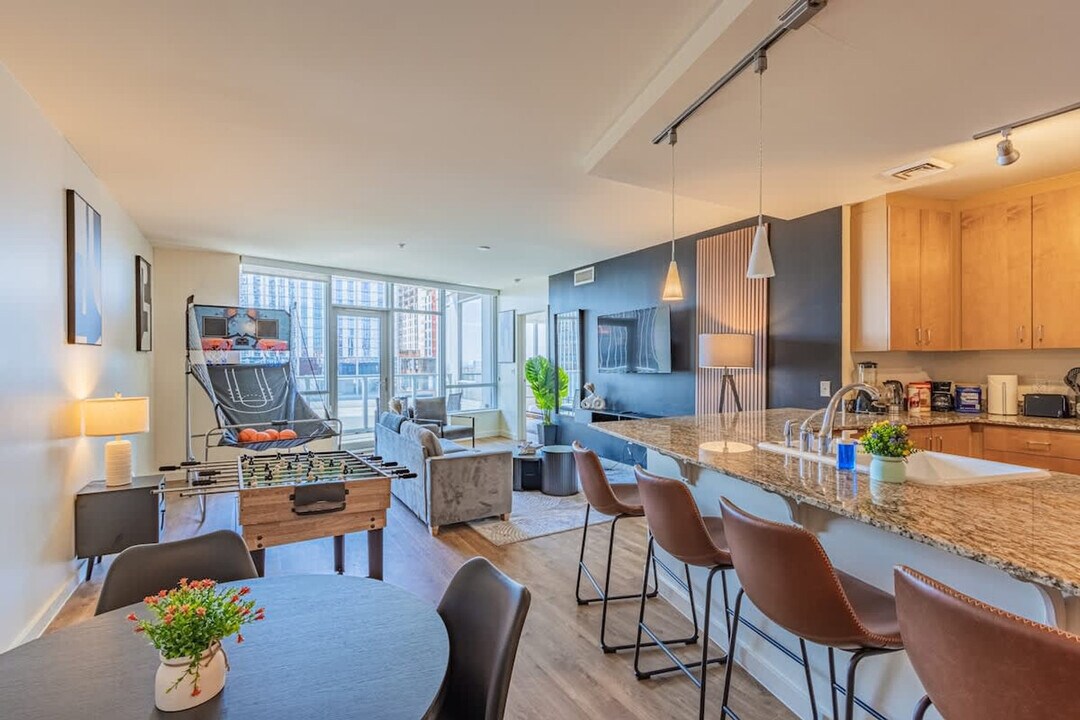 44 W Monroe St in Phoenix, AZ - Foto de edificio