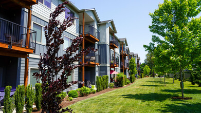 Hickory Hollow Apartments in Albany, OR - Foto de edificio - Building Photo