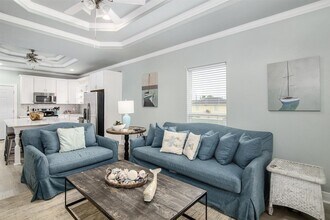 986 Bahama Dr in Crystal Beach, TX - Building Photo - Building Photo