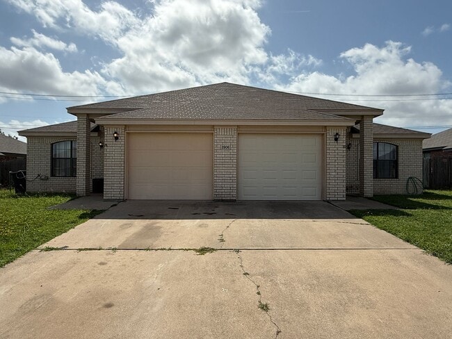 3906 Hitchrock Dr