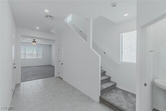 7534 Dawn Lndg Ave in Las Vegas, NV - Building Photo - Building Photo