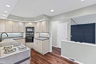 130 Brooklawn Dr in Rochester, NY - Foto de edificio - Building Photo