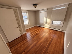 187 Beach St, Unit 1 in Marlborough, MA - Building Photo - Building Photo