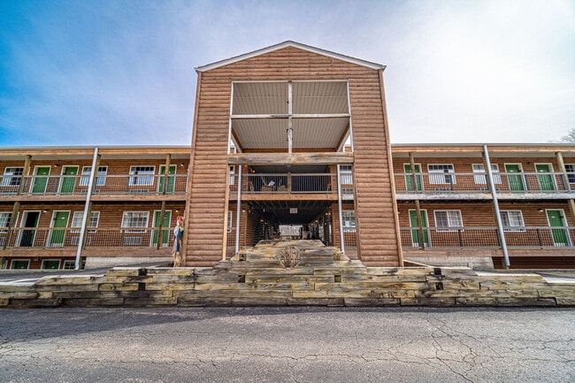 957 Indian Point Rd in Branson, MO - Building Photo - Building Photo