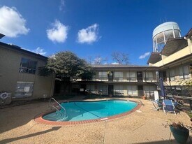 5000 Bowser Ave in Dallas, TX - Building Photo