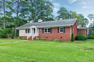 121 S Main St in Rolesville, NC - Building Photo