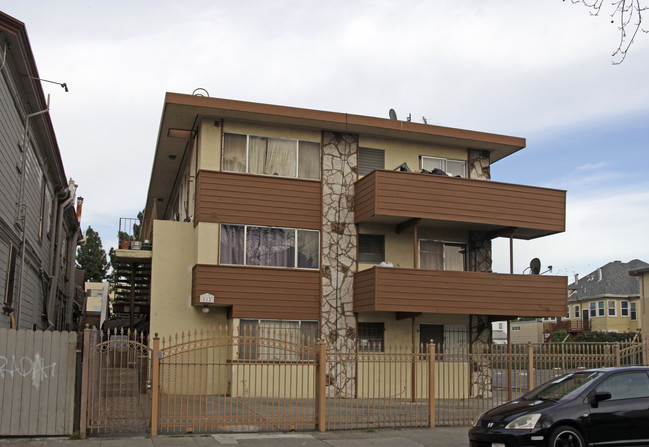 512 Foothill Blvd in Oakland, CA - Foto de edificio - Building Photo