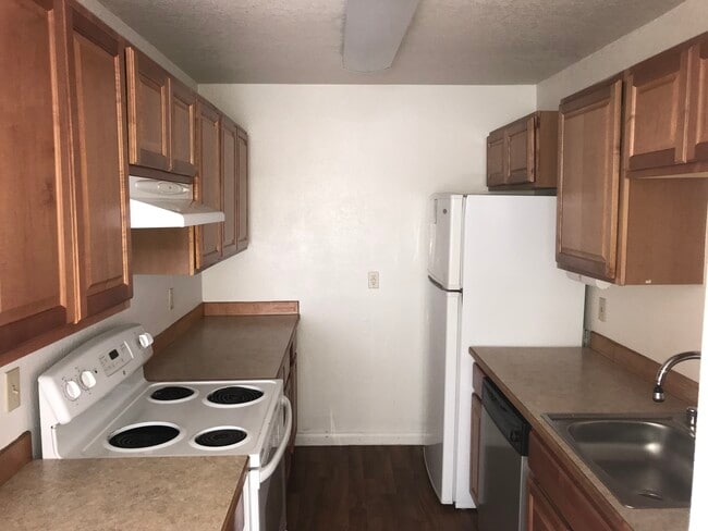 3309 Oregon Dr, Unit A in Anchorage, AK - Foto de edificio - Building Photo