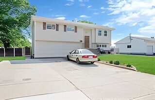 1707 Manatuck Blvd in Bay Shore, NY - Building Photo