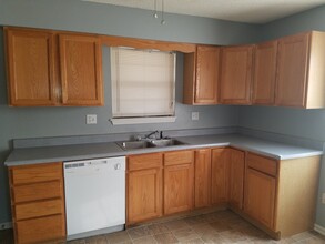 210 NE 88th St in Kansas City, MO - Foto de edificio - Building Photo