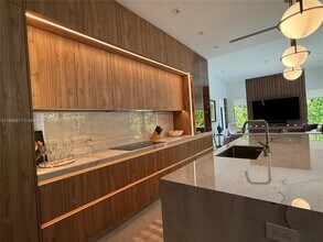 1515 Urbino Ave in Coral Gables, FL - Building Photo - Building Photo