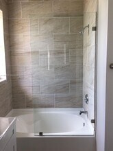 10902 NW 83rd St in Doral, FL - Foto de edificio - Building Photo