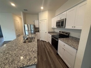 417 Wedemeyer St in Taylor, TX - Building Photo - Building Photo