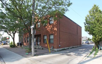 10-12 Snider Ave in Toronto, ON - Building Photo