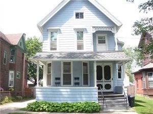 142 Cottage St in Lockport, NY - Building Photo