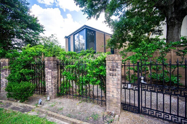 6311 Riverview Way in Houston, TX - Building Photo - Building Photo