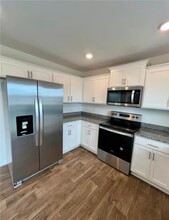 211 Millhone Wy in Pendleton, SC - Foto de edificio - Building Photo