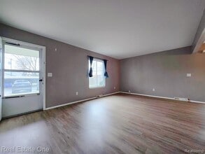 24128 Quad Park Ln in Clinton Township, MI - Building Photo - Building Photo