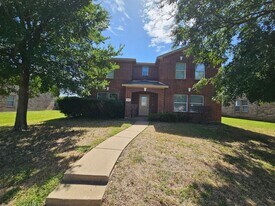 1356 Fox Glenn in Cedar Hill, TX - Building Photo