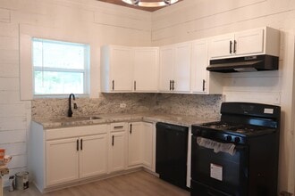 170 S 4th St in Silsbee, TX - Building Photo - Building Photo