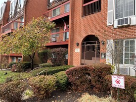 55 N Broadway in White Plains, NY - Foto de edificio - Building Photo