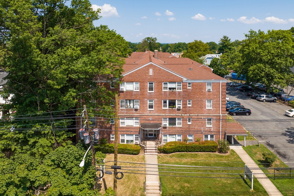 Edgar Gardens Apartments in Elizabeth, NJ