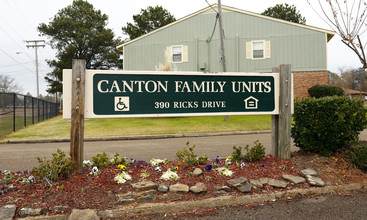 390 Ricks Dr in Canton, MS - Building Photo - Building Photo