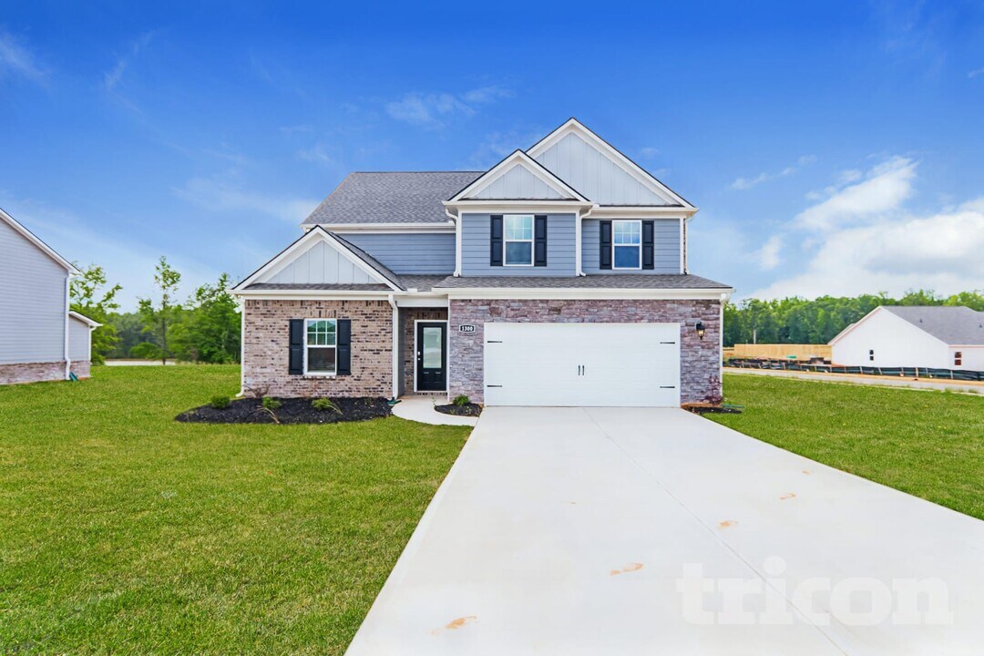 1300 Deutz Dr in Locust Grove, GA - Building Photo