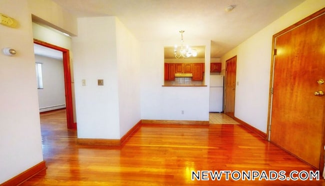 276 Grove St in Newton, MA - Building Photo - Building Photo