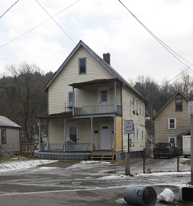 223 S Main St in Gloversville, NY - Foto de edificio