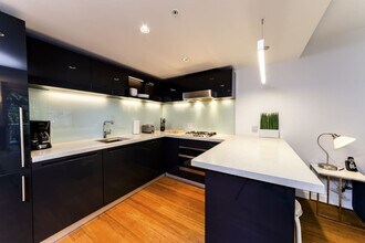 777-777 Richards St in Vancouver, BC - Building Photo - Building Photo
