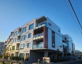 2345 Rindall Av, Unit 407 in Port Coquitlam, BC - Building Photo - Building Photo