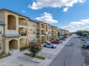 Northwood Phase II in New Braunfels, TX - Foto de edificio - Building Photo