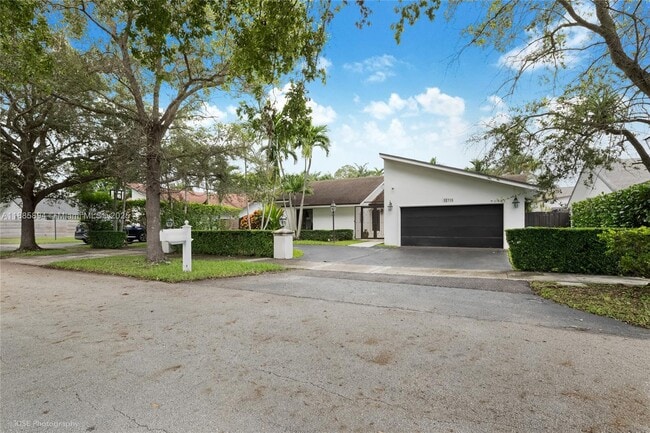 12715 SW 96th Terrace in Miami, FL - Building Photo - Building Photo