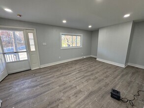 363 Woodruff St, Unit 2 in Pittsburgh, PA - Foto de edificio - Building Photo