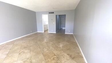 618 NW 13th St, Unit 12 in Boca Raton, FL - Building Photo - Building Photo