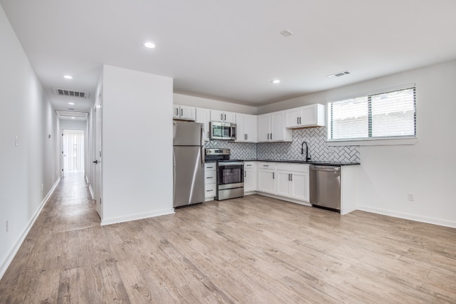 410 Lansing St in Dallas, TX - Building Photo - Building Photo