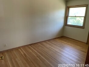 8711 W Villard Ave in Milwaukee, WI - Foto de edificio - Building Photo